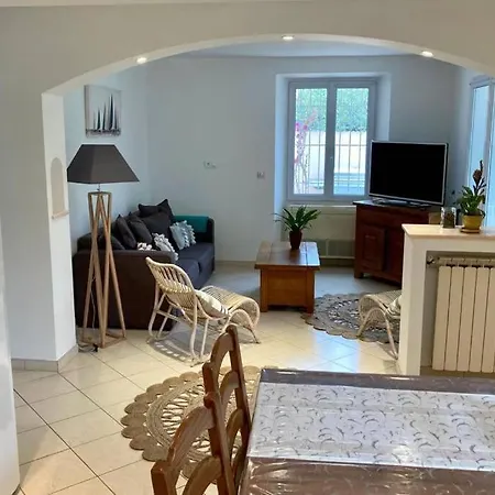Apartment Charmant T4 Avec Jardin Port Frejus *